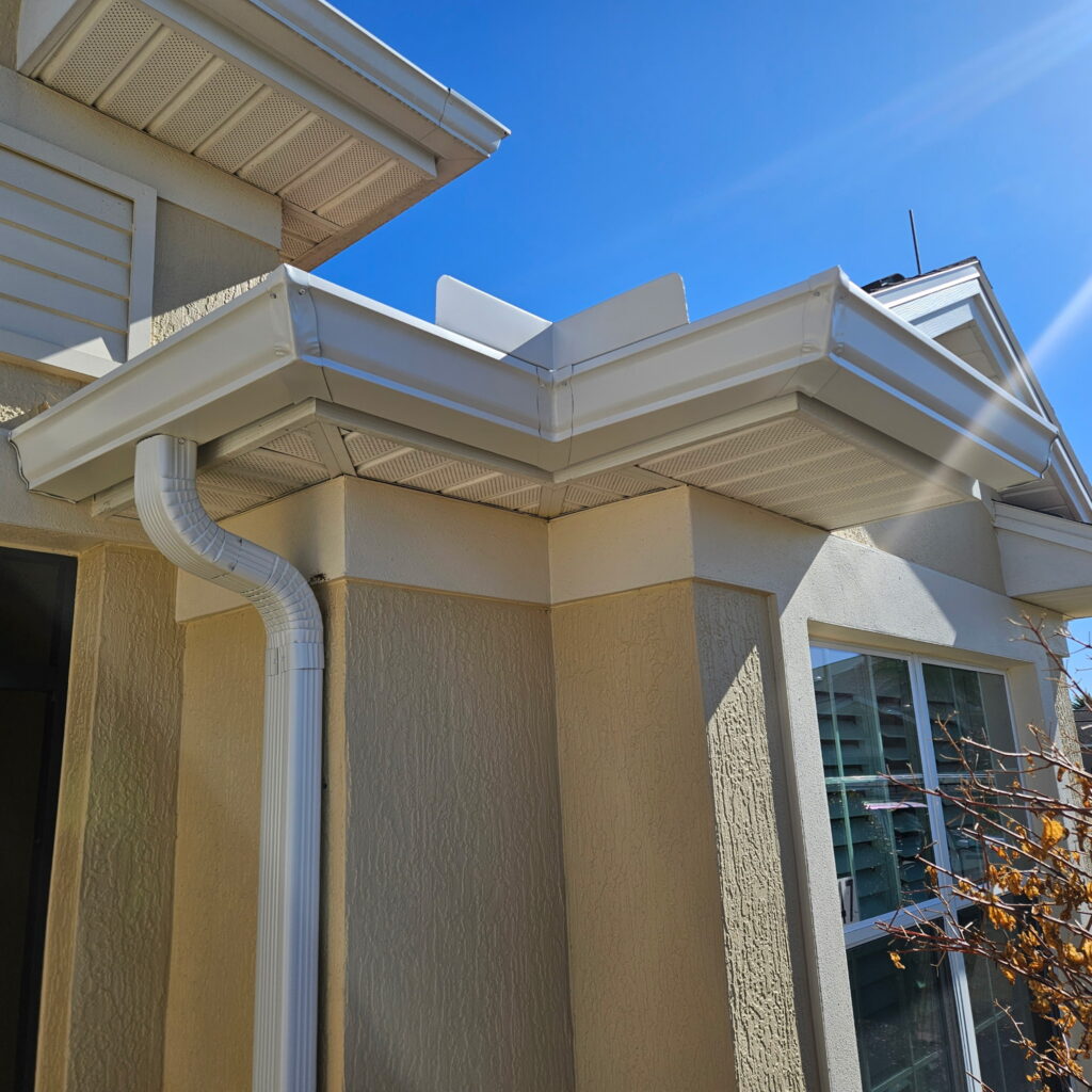 Seamless gutter corner installation on a Central Florida home designed for proper water flow and drainage